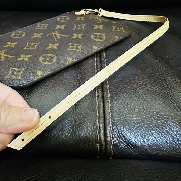 Louis Vuitton Neverfull PM Pouch Monogram - Picture 6 of 10